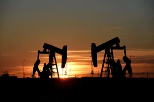[OIL] Oil Rises On China Optimism, Market Shrugs Off U.S. Inventory Build